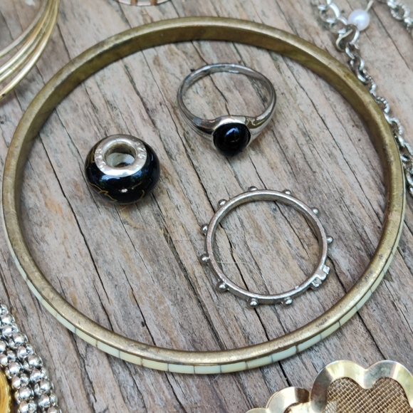 Large 35 piece vintage-now jewelry lot - Picture 9 of 16